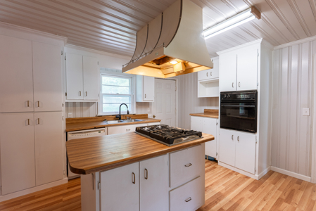 Home is located in a quiet, established neighborhood in Camilla - image 15