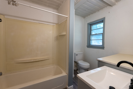 Home is located in a quiet, established neighborhood in Camilla - image 4