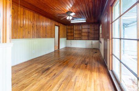 Home is located in a quiet, established neighborhood in Camilla - image 19