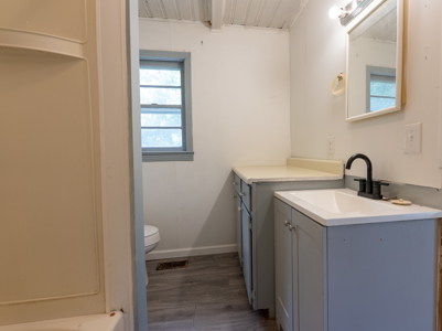 Home is located in a quiet, established neighborhood in Camilla - image 5