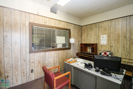 Large Commercial Building! Multiple Office Areas - image 7