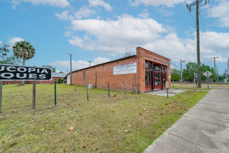 Brick Building & Turn-Key Antique Shop for Sale in Wellborn, FL - image 12