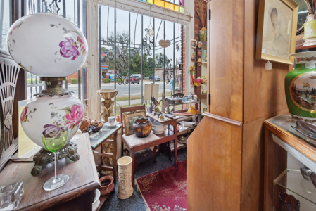 Brick Building & Turn-Key Antique Shop for Sale in Wellborn, FL - image 23