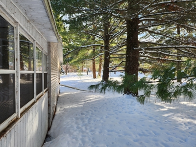 Nice 3-Bedroom 2 Bath Home Walking Distance to Castle Rock Lake - image 25