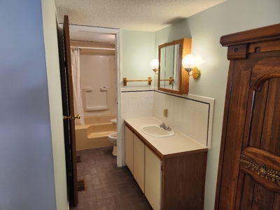 Nice 3-Bedroom 2 Bath Home Walking Distance to Castle Rock Lake - image 9