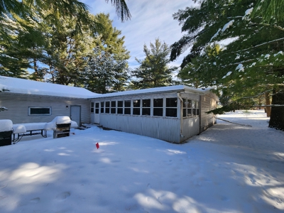 Nice 3-Bedroom 2 Bath Home Walking Distance to Castle Rock Lake - image 24