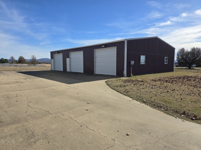 Oklahoma Country Living: Brick Home, Pool, Shop & Mountain Views - image 11