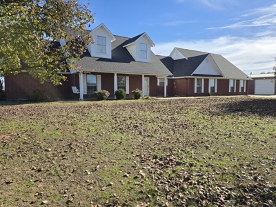 Oklahoma Country Living: Brick Home, Pool, Shop & Mountain Views - image 2