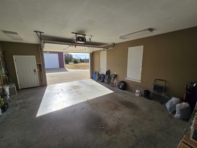 Oklahoma Country Living: Brick Home, Pool, Shop & Mountain Views - image 38