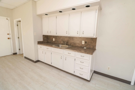 PRIME MEDICAL DISTRICT SPACE - Medical Practice/ Office - image 5