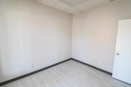 PRIME MEDICAL DISTRICT SPACE - Medical Practice/ Office - image 9