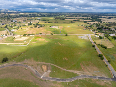 uxury Country Estate in Vacaville, CA English Hills 7.16 Acres - image 6