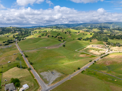 uxury Country Estate in Vacaville, CA English Hills 7.16 Acres - image 5