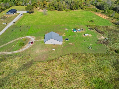 Stunning 8-Bedroom Home on 5 Acres - Modern Comfort Meets Country - image 39