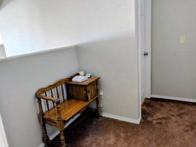 4 Bedrooms On Edge Of Town Landscaped Yard Double Garage - image 7