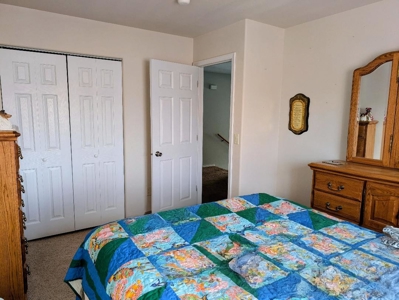 4 Bedrooms On Edge Of Town Landscaped Yard Double Garage - image 12
