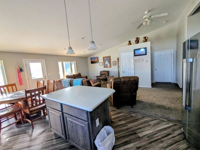 4 Bedrooms On Edge Of Town Landscaped Yard Double Garage - image 4