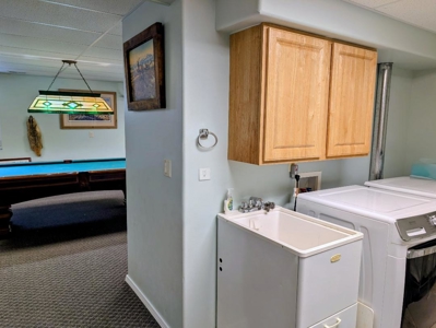 4 Bedrooms On Edge Of Town Landscaped Yard Double Garage - image 15
