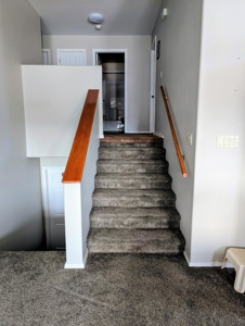 4 Bedrooms On Edge Of Town Landscaped Yard Double Garage - image 6