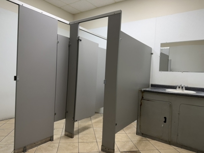 5,000 SF Commercial Lease Near Busy 5th Street - image 4