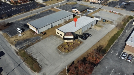 Commercial Lease with Salon Build-Out & Flex Space - image 13