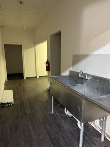 Commercial Lease with Salon Build-Out & Flex Space - image 8