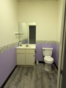 Commercial Lease with Salon Build-Out & Flex Space - image 9