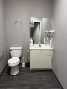 Commercial Lease with Salon Build-Out & Flex Space - image 7