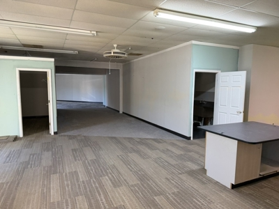 Commercial Lease with Salon Build-Out & Flex Space - image 10