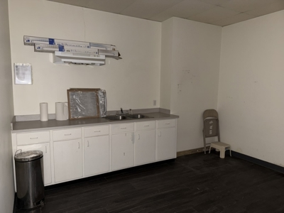 Commercial Lease with Salon Build-Out & Flex Space - image 11