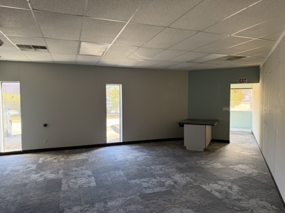Commercial Lease with Salon Build-Out & Flex Space - image 3