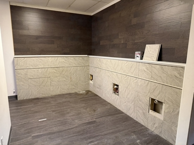 Commercial Lease with Salon Build-Out & Flex Space - image 2