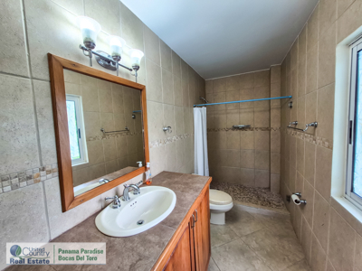 Spacious Waterfront Family Home on Isla Colon, Bocas del Toro - image 10