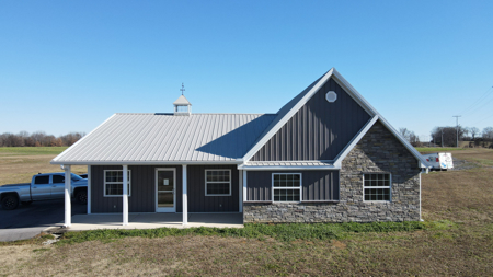 Commercial Office Building for Sale w/ Self Storage Revenue in TN - image 1