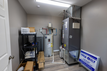 Commercial Office Building for Sale w/ Self Storage Revenue in TN - image 9