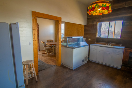 Rare investment opportunity in the heart of historic Seligman, AZ - image 30