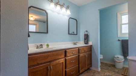 Country Home and Acreage for sale in the Missouri Ozarks - image 16