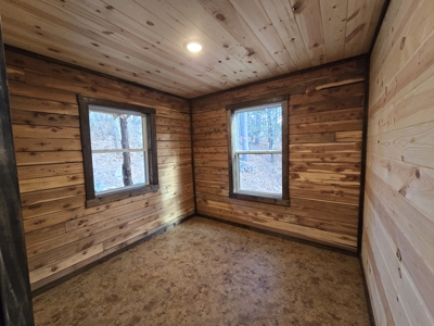 Cabin Adjoining National Forest – Billy Creek Recreational Area - image 27