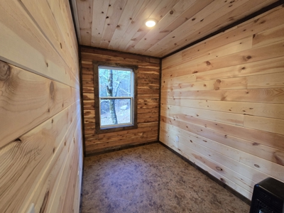 Cabin Adjoining National Forest – Billy Creek Recreational Area - image 26