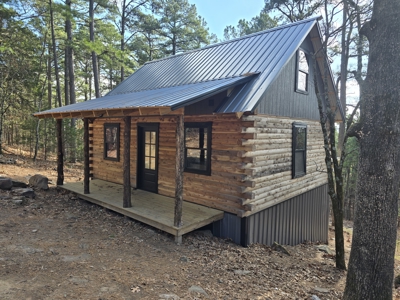 Cabin Adjoining National Forest – Billy Creek Recreational Area - image 1