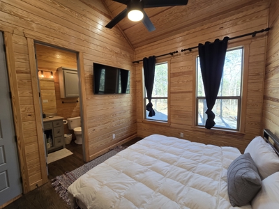 Two Stunning Rustic Cabins & Outdoor Kitchen - National Forest - image 20