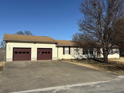 Stockton Lake Country Home for Sale, Stockton MO - image 1