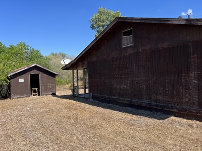 Fishing cabin on Lake Corpus Christi - image 1