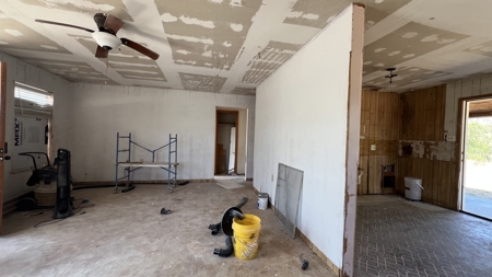 Fishing cabin on Lake Corpus Christi - image 37