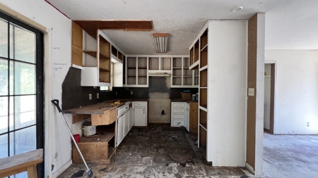 Fishing cabin on Lake Corpus Christi - image 47