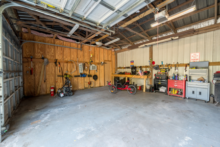 Custom 3BR/2BA Home on 10.3 acres with barn & RV hookup - image 17