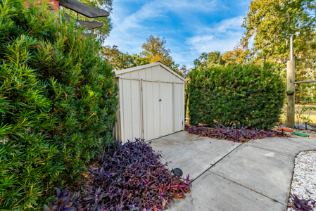 Custom 3BR/2BA Home on 10.3 acres with barn & RV hookup - image 14