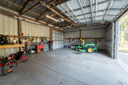 Custom 3BR/2BA Home on 10.3 acres with barn & RV hookup - image 18