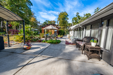 Custom 3BR/2BA Home on 10.3 acres with barn & RV hookup - image 9