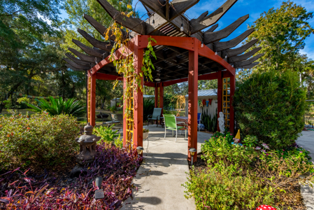 Custom 3BR/2BA Home on 10.3 acres with barn & RV hookup - image 7